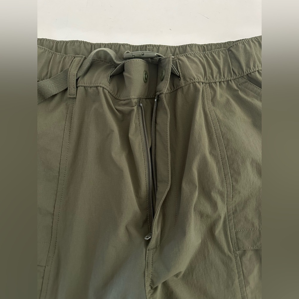 Uniqlo Olive Green Cargo Straight Leg Nylon Pants size Large (33-36”) - Picture 7 of 10
